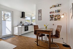 Dining - Apartment 'Marie' with Mountain View, Private Terrace and Wi-Fi (Durbach)