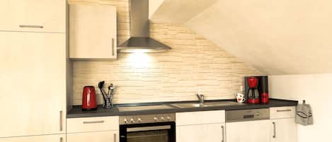 Fridge, oven, stovetop, dishwasher