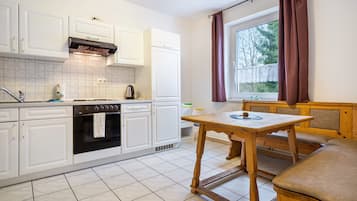 Réfrigérateur, four, plaque de cuisson, cafetiÚre/bouilloire