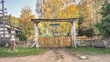 Enceinte de lâhĂ©bergement