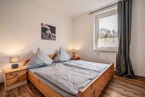 1 bedroom, bed sheets