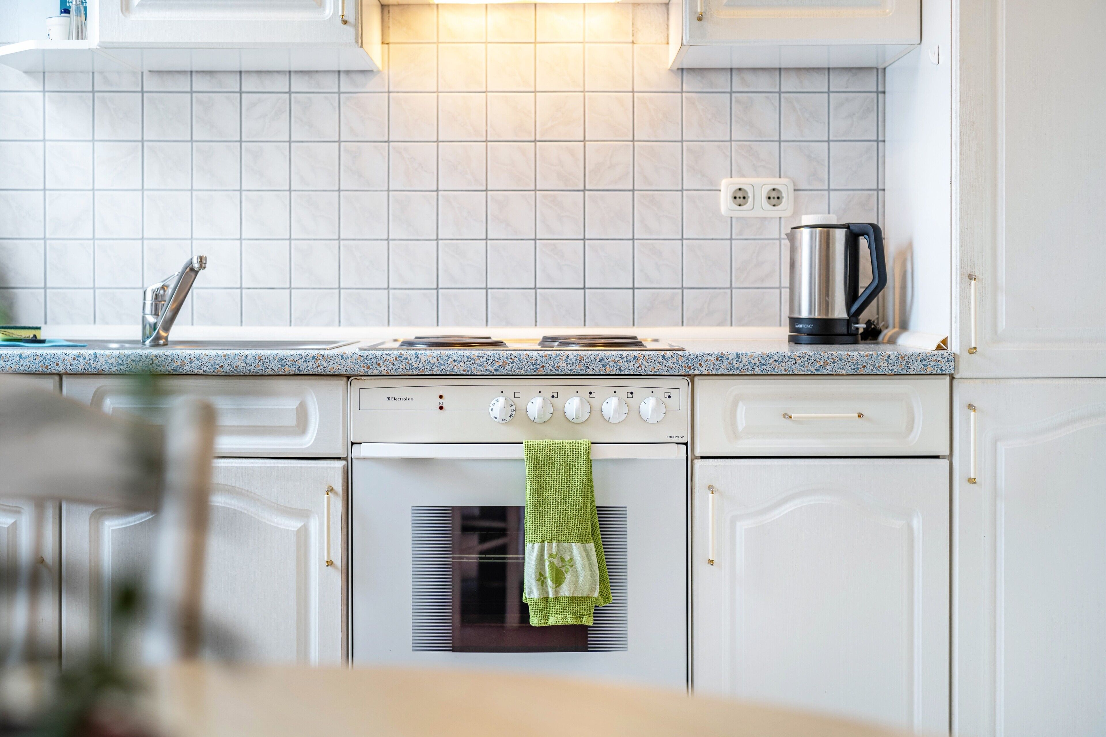 冷蔵庫、オーブン、コンロ、コーヒー / ティーメーカー