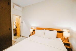 Minibar, blackout curtains