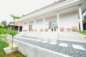 Exterior - Queenara Local House (Carangsari)
