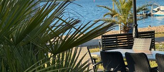 Caravan 'La Pura Vida' with Private Terrace, Shared Garden and Wi-Fi