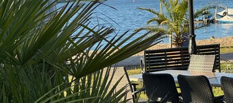 Caravan 'La Pura Vida' with Private Terrace, Shared Garden and Wi-Fi