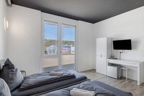 1 bedroom, free WiFi, bed sheets, wheelchair access - Room '12' with Wi-Fi (Dußlingen)