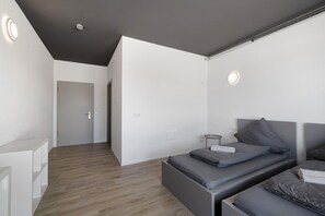 1 bedroom, free WiFi, bed sheets, wheelchair access - Room '12' with Wi-Fi (Dußlingen)