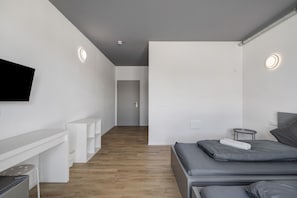 1 bedroom, free WiFi, bed sheets, wheelchair access - Room '12' with Wi-Fi (Dußlingen)