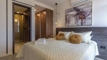 1 bedroom, desk, iron/ironing board, WiFi
