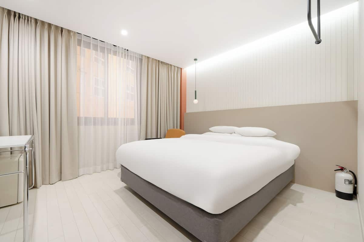 Ropa de cama de alta calidad, cubrecamas y escritorio