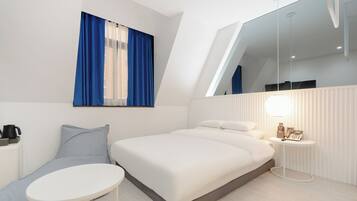 Standard Double B | Sengetรธy av topp kvalitet, dundyner, skrivebord og lydisolert