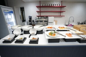 Daily buffet breakfast (KRW 7000 per person) - HOTEL GRAND PARIS (Gwangju)