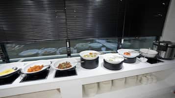 Morgenmadsbuffet hver dag (7000 KRW pr. person)