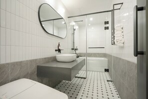 Deluxe Family | Premium bedding, down comforters, desk, soundproofing - HOTEL GRAND PARIS (Gwangju)