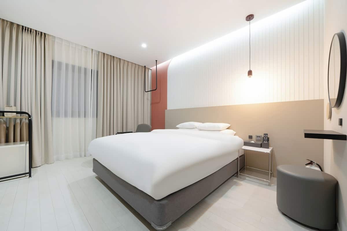 Ropa de cama de alta calidad, cubrecamas y escritorio