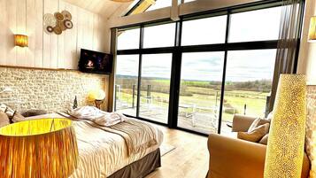 1 bedroom, Frette Italian sheets, premium bedding, pillow-top beds