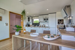 Deluxe Cottage, Private Pool, Valley View | Private kitchen | Full-size fridge, microwave, oven, stovetop - Rèverie en Périgord du Domaine des Hauts de Rouquette (Eymet)