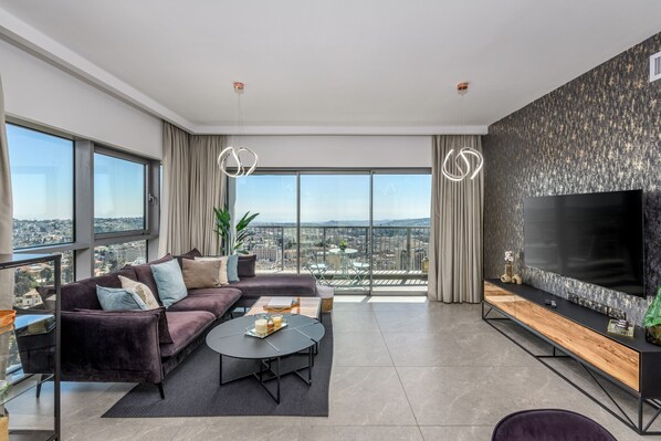 TV - Exclusive Panoramic Savyon View (Jerusalem)