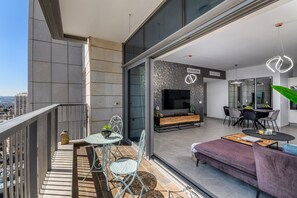 Outdoor dining - Exclusive Panoramic Savyon View (Jerusalem)