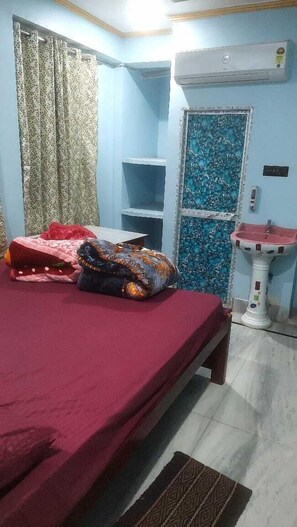 Deluxe Room | Iron/ironing board - Ashish Palace & Rest House By GRB (Bhagalpur)