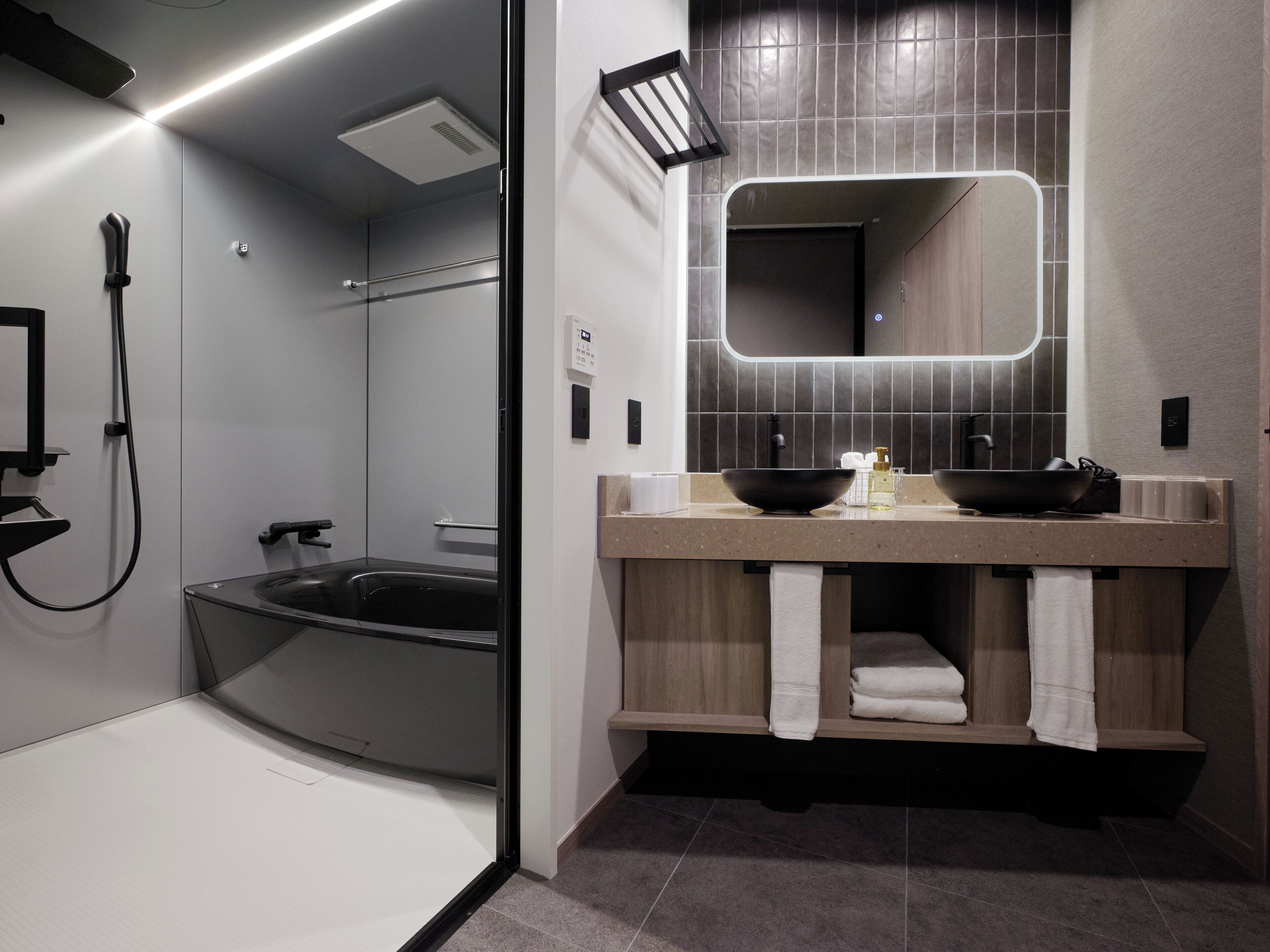 Room (Grand Corner Suite) | In-room safe, iron/ironing board, free WiFi, bed sheets