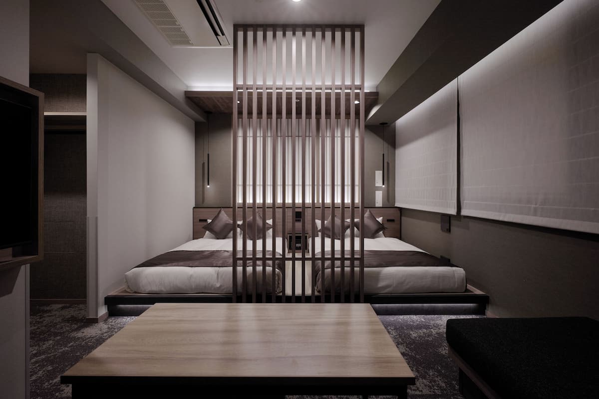 Room (Suite)