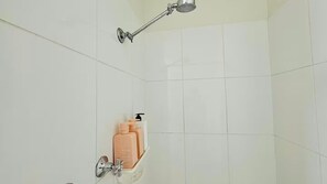 Håndklæder, Sæbe, Shampoo, Toiletpapir
