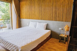 Habitación doble Deluxe, para no fumadores, vista a la montaña | Escritorio 