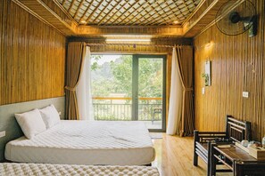 1 bedroom, desk