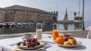Colazione a buffet inclusa, servita tutte le mattine