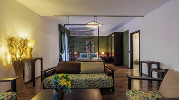 Una scrivania, postazione laptop, Wi-Fi gratuito, lenzuola