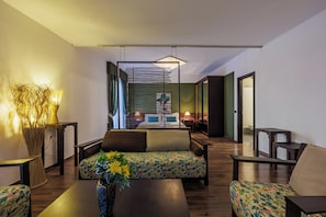 Bureau, espace de travail pour ordinateur portable, Wi-Fi gratuit