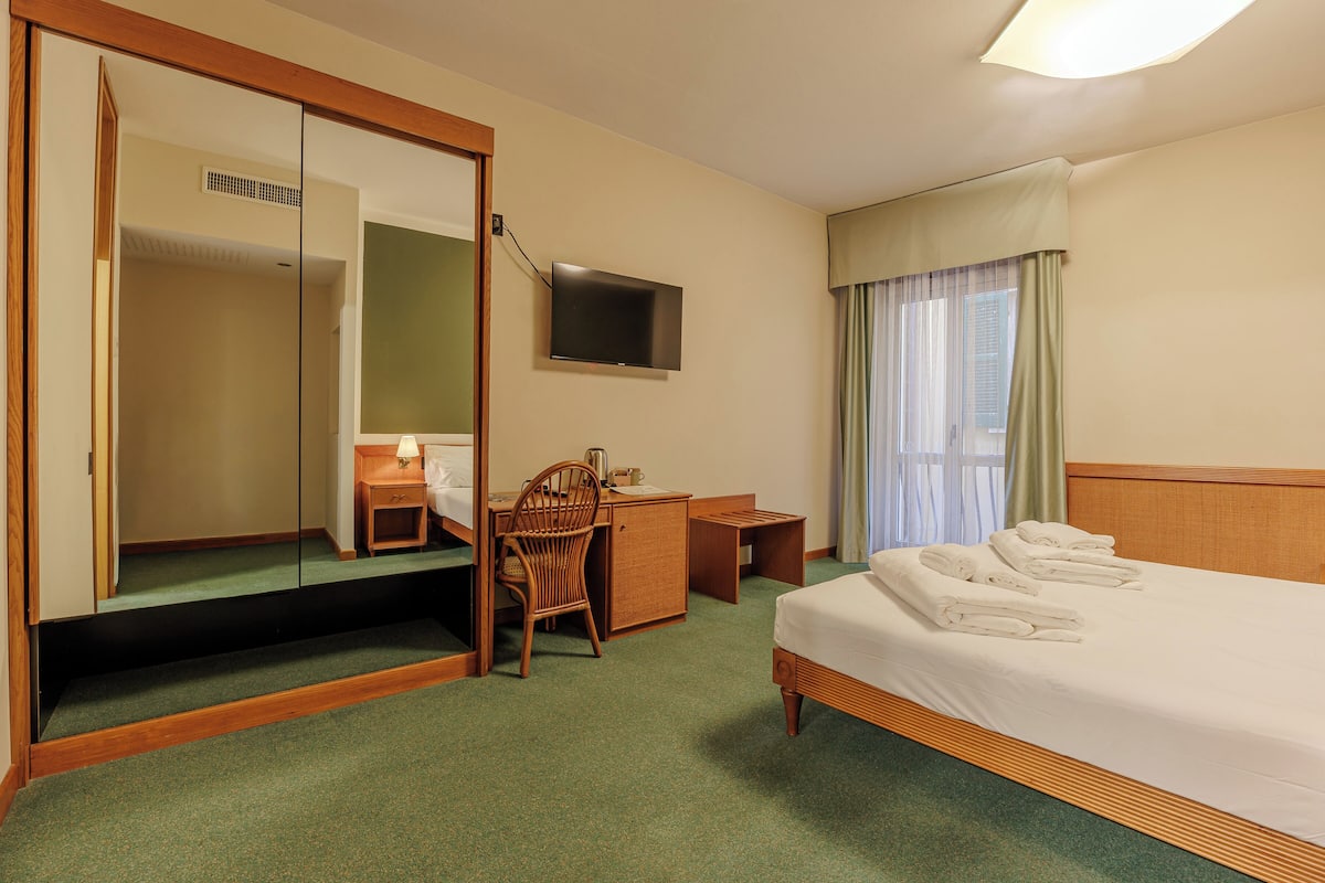 Economy Double Room | Desk, laptop workspace, free WiFi, bed sheets