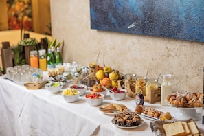 Free daily buffet breakfast - Hotel Alla Grotta (Lazise)