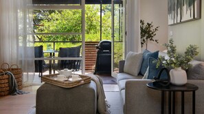 Smart TV, fireplace, stereo