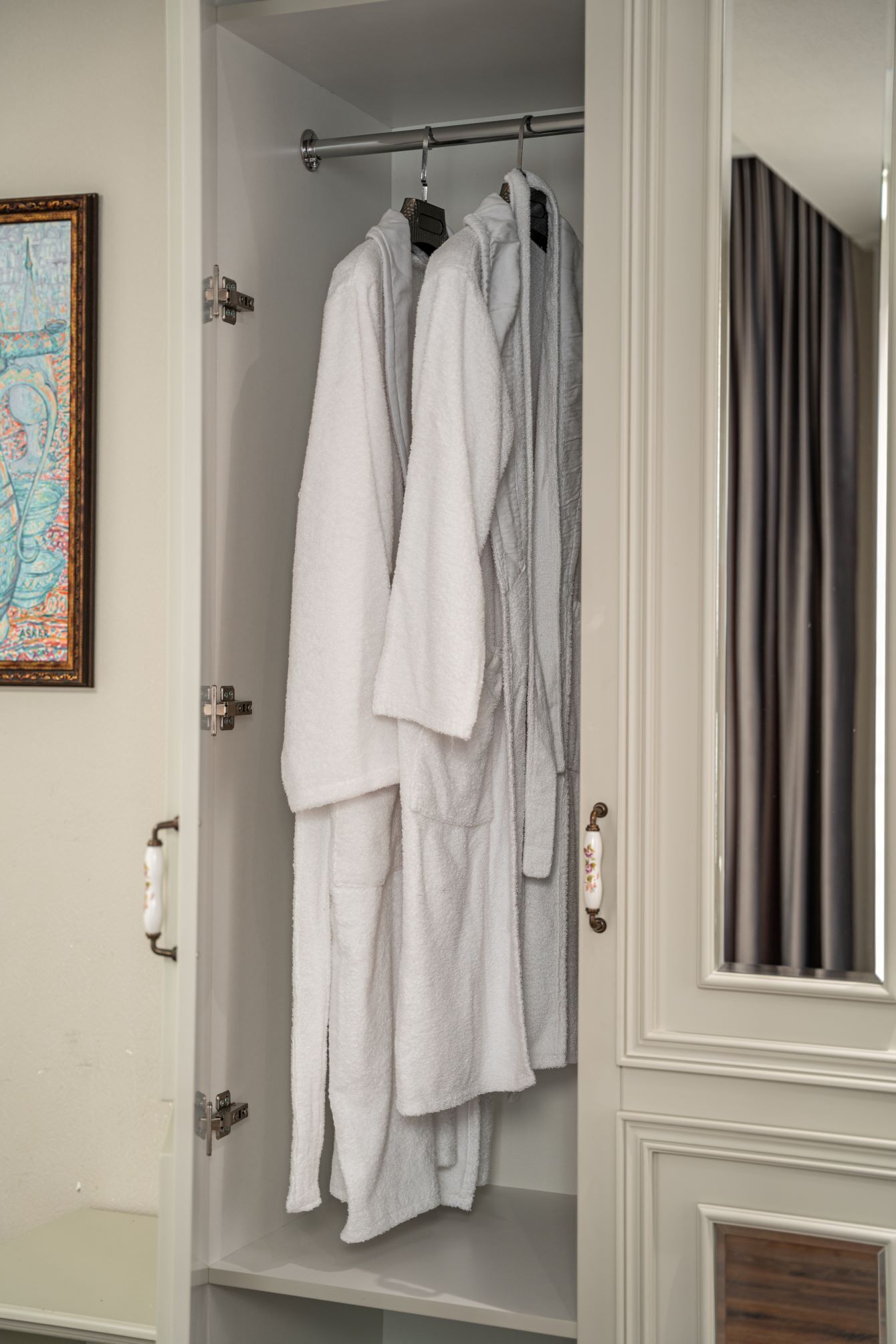 Photo - Parliament Hotel & Restaurant