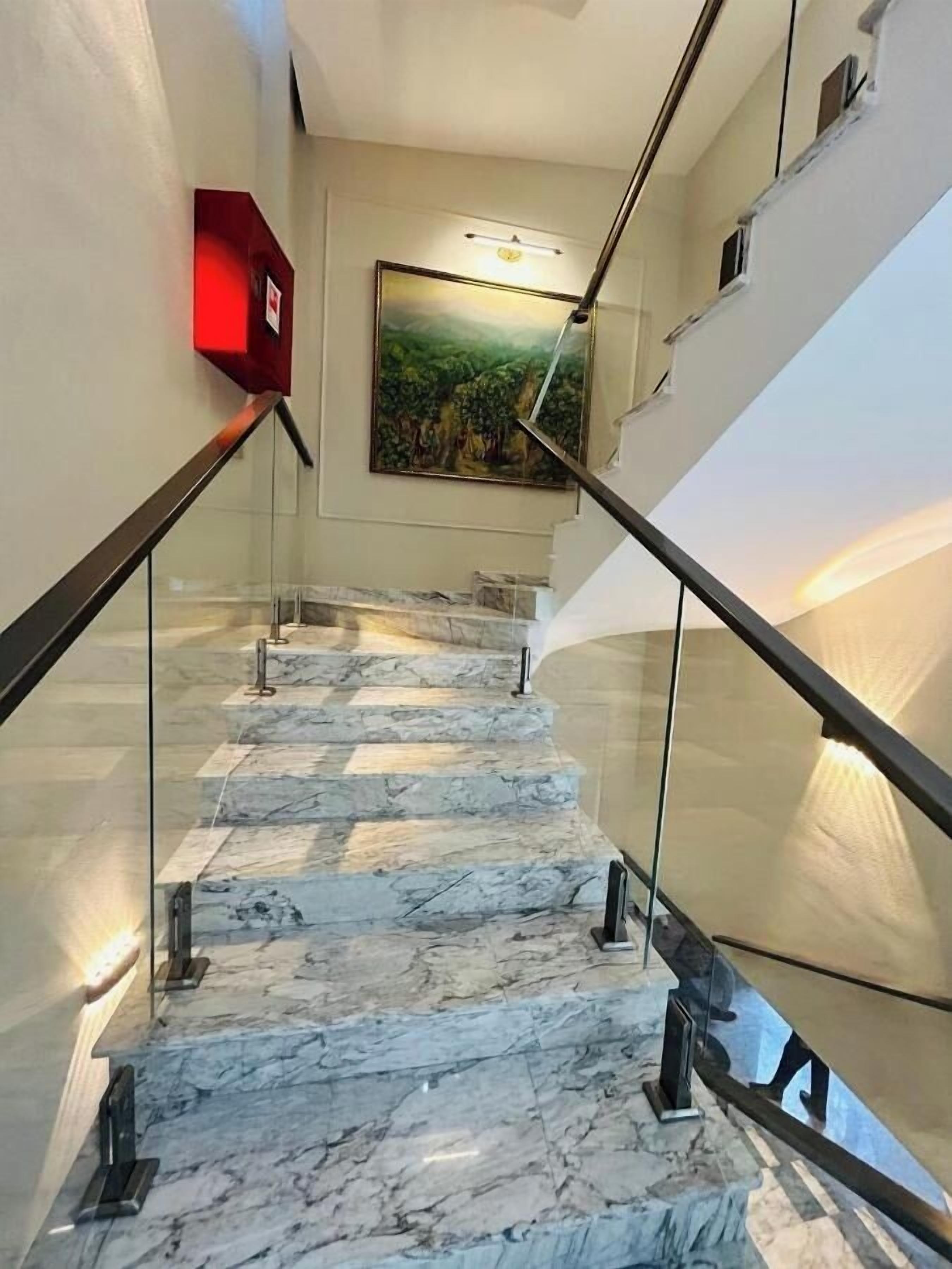 Photo - Parliament Hotel & Restaurant