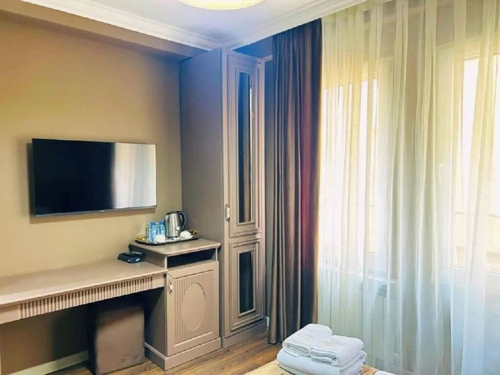 Photo - Parliament Hotel & Restaurant