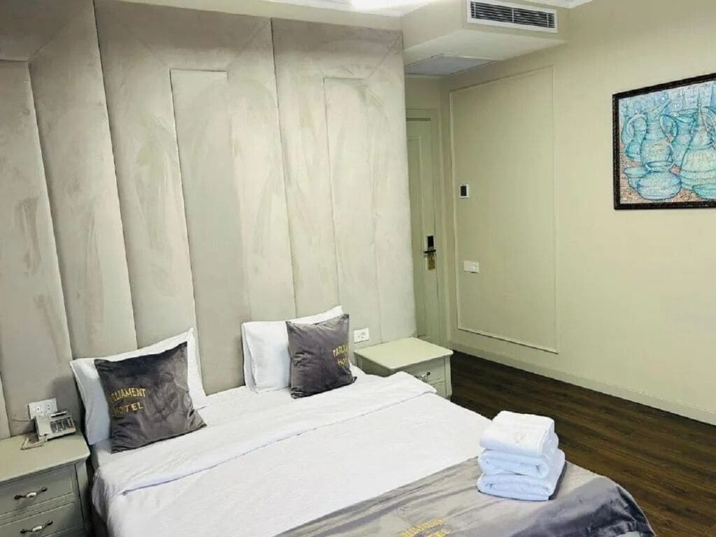 Photo - Parliament Hotel & Restaurant