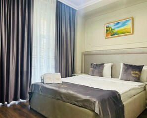 Standard Room, City View | Premium bedding, minibar, in-room safe, desk - Parliament Palace Hotel Baku (Baku)