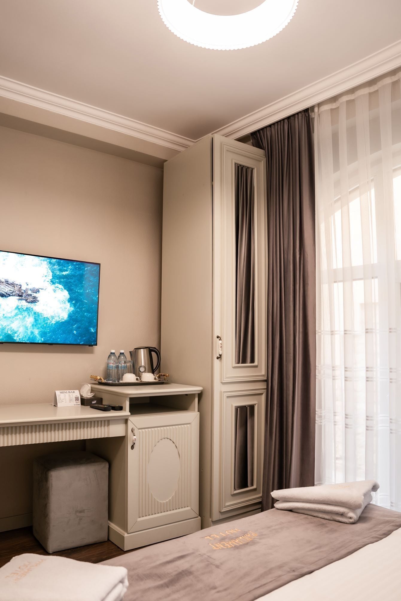 Photo - Parliament Hotel & Restaurant