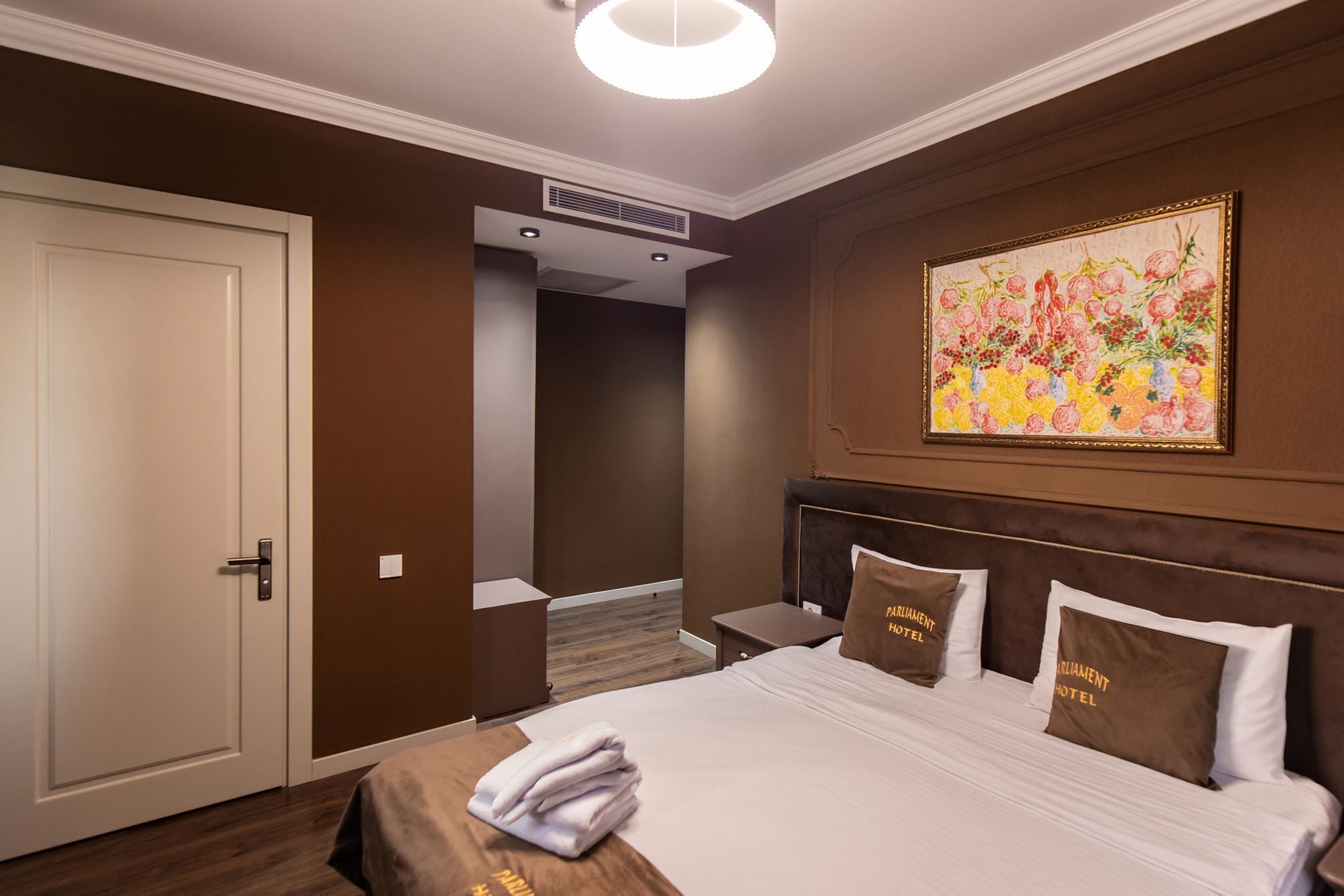 Photo - Parliament Hotel & Restaurant