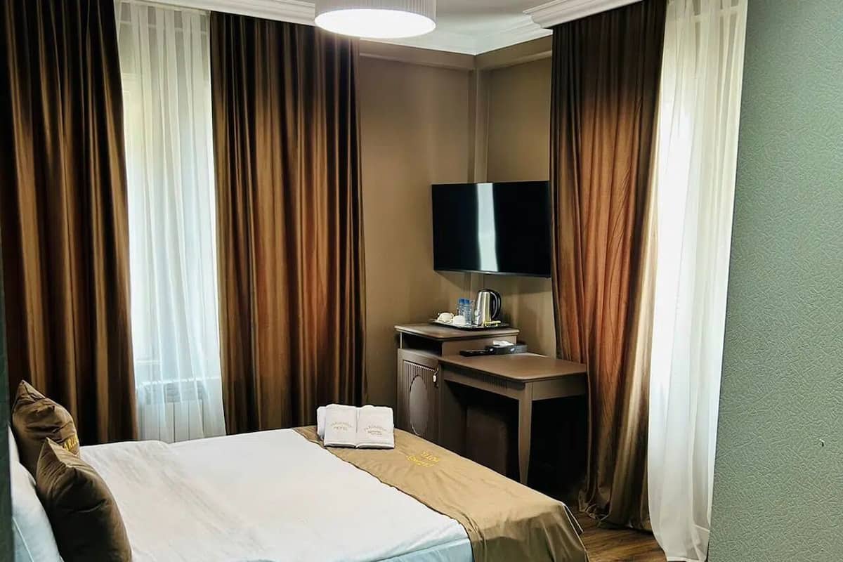 Premium bedding, minibar, in-room safe, desk