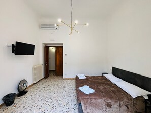 Interior detail - Great Central Apartment (Florence)