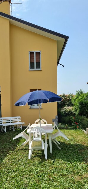 Outdoor dining - Casa degli Ulivi Bright Tricamere in the center a stone's throw from Udine and Cividale (Faedis)