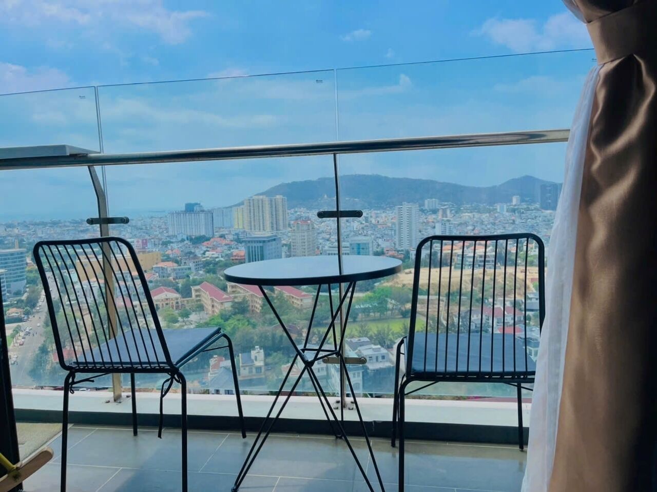 One-Bedroom Apartment, City View | Quang cảnh ban công