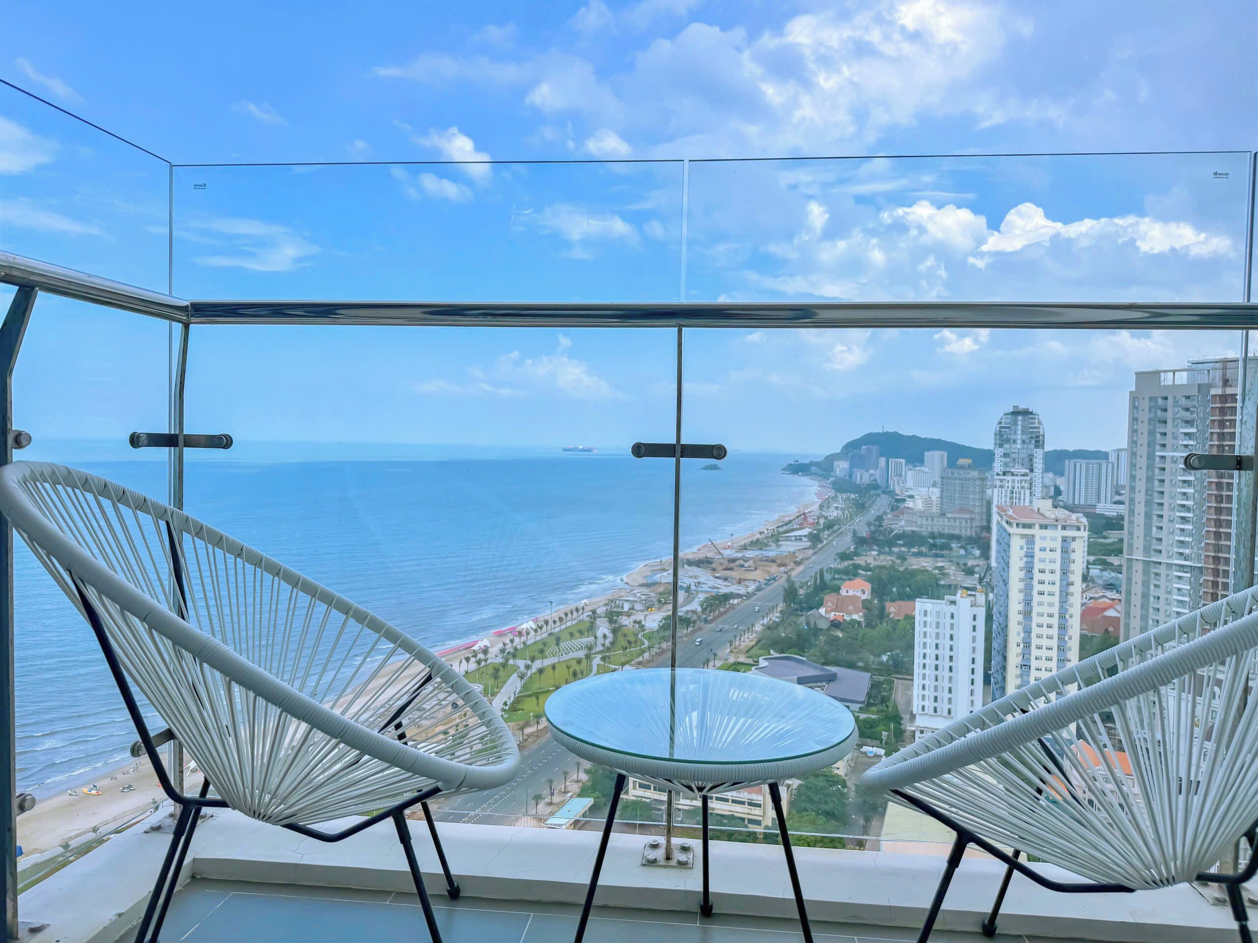 One-Bedroom Apartment, Sea View | Balcony view