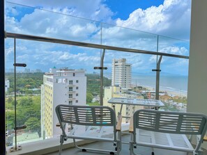 Apartamento Signature, vistas parciales al mar | Balcón