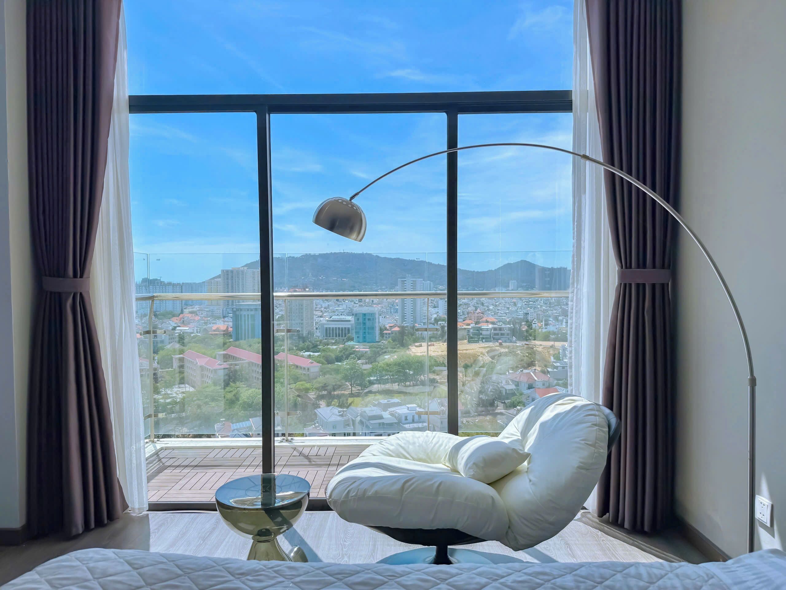 One-Bedroom Apartment, Sea View | ผ้าปูที่นอนฝ้ายอียิปต์, เครื่องนอนระดับพรีเมียม, เตียงเมมโมรีโฟม